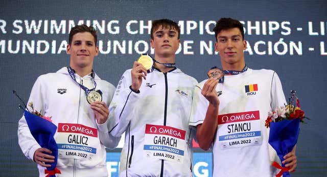 Carlos Garach, el rey júnior del fondo que nada entre los grandes