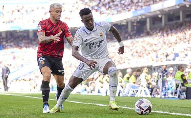 Vinicius: entre las patadas rivales y el consejo del vestuario
