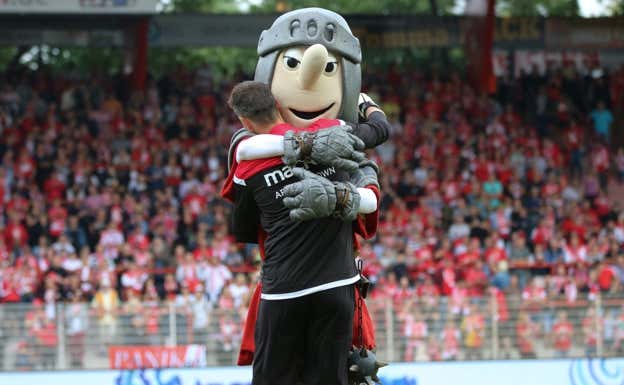 La mascota del Unión Berlín representa a los trabajadores industriales. UNIÓN BERLÍN