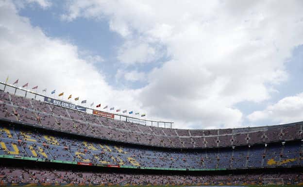 El Camp Nou 'despierta' con los ilusionantes fichajes del Barça.  REUTERS
