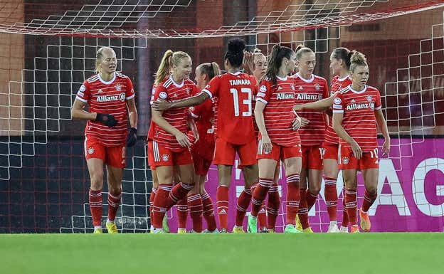 El Bayern de Múnich celebra uno de los tres goles que le metió a la Real Sociedad.  GETTY IMAGES