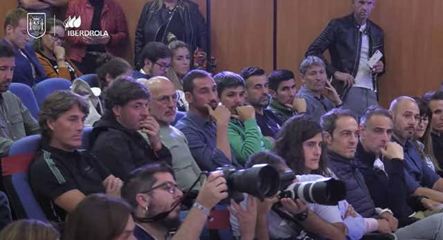 Los seleccionadores de categorías inferiores apoyan a Vilda