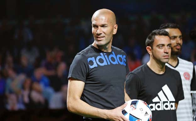 Zidane y Xavi, en un acto publicitario. GETTY