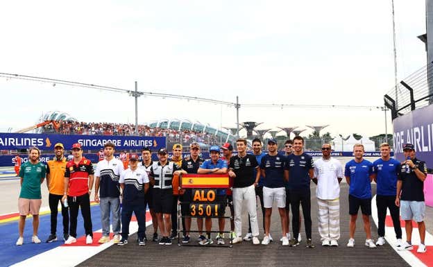 Fernando Alonso y el resto de pilotos en el homenaje al piloto asturiano.  GETTY