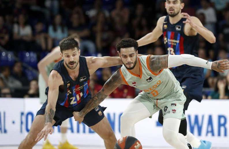 Vesely tira del Barça para la primera victoria liguera