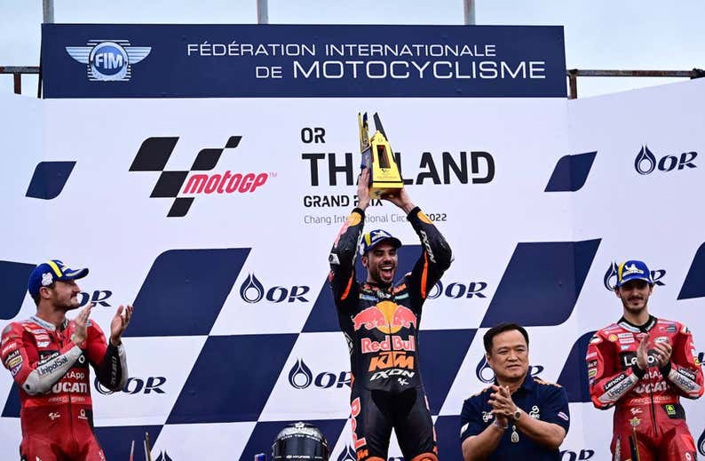 Oliveira gana y Bagnaia roza el liderato del Mundial
