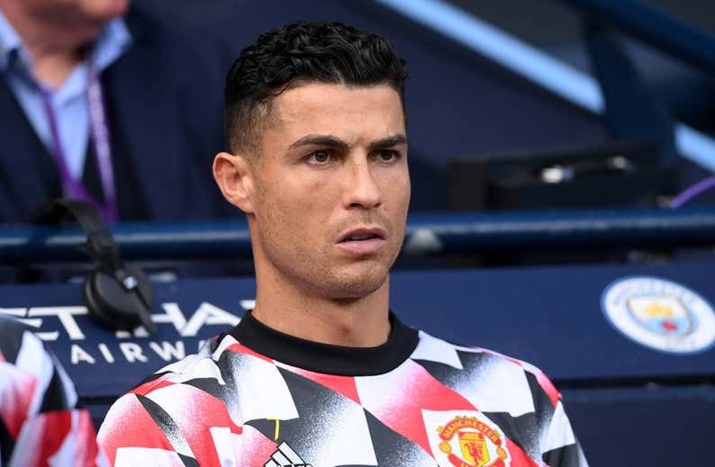 Ten Hag no usó a Cristiano en el derbi “por respeto a su carrera”