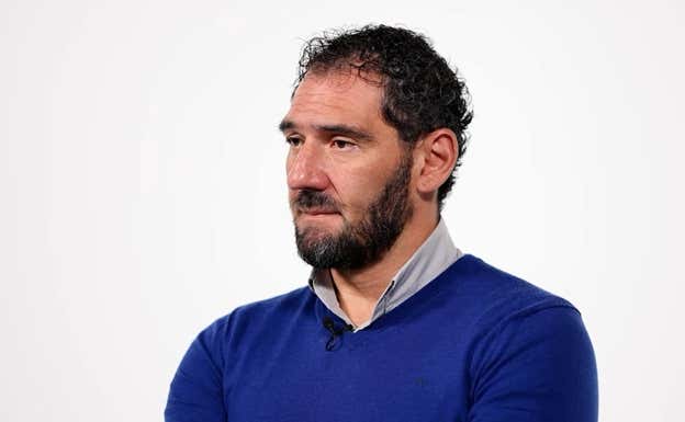 Primer plano de Jorge Garbajosa durante la entrevista con Relevo.  Michèle Novovitch