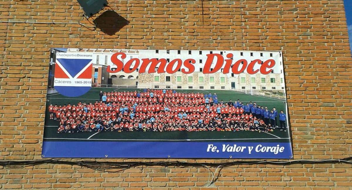 Una pancarta del Diocesano, expuesta en el colegio./CD DIOCESANO