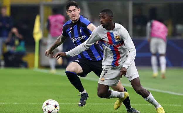 Dembélé, en acción durante el Inter-Barça.  GETTY