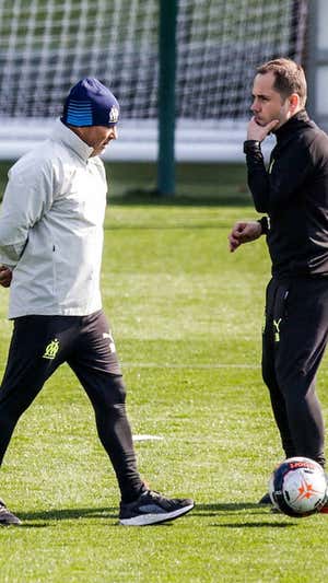 Diogo Meschine junto a Jorge Sampaoli |  GETTY IMAGES