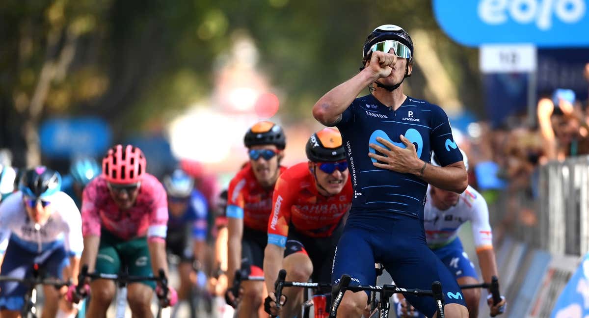 Iván García Cortina celebra su triunfo en la Gran Piemonte 2022. /GETTY IMAGES