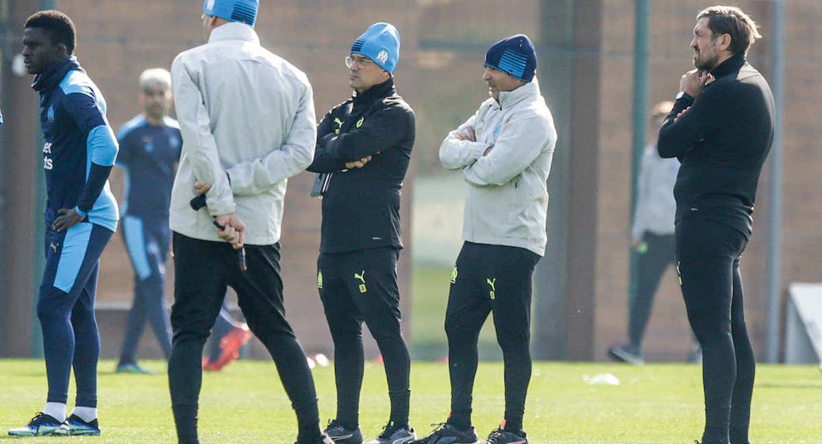 Sampaoli junto a su cuerpo técnico durante un entrenamiento en Marsella | /GETTY IMAGES