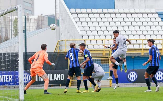 Chadi Riad demostró ante el Inter en la UEFA Youth League que tiene gran capacidad en el juego aéreo.  GETTY