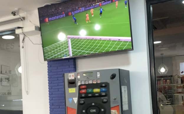 Fútbol 'gratis' en tres Whatsapp a 60 euros anuales: ¡tiene trampa!