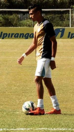 Raphinha durante un partido en la ciudad de Porto Alegre.  @raphinha