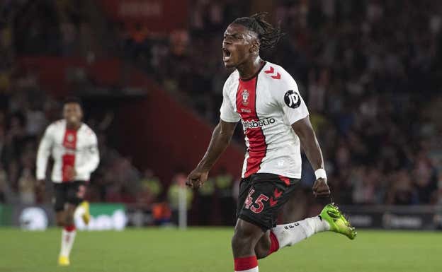 Romeo Lavia, tras marcar su gol al Chelsea. Getty Images