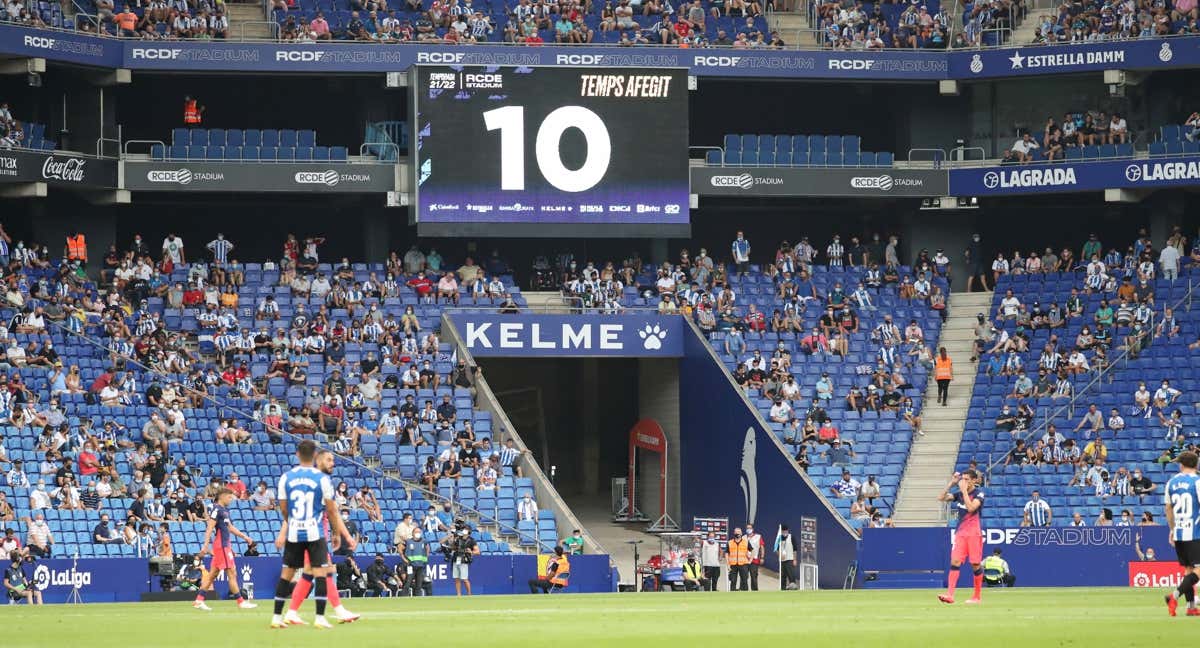 Marcador de tiempo en el RCDE Stadium en la temporada 2022/2023./GETTY