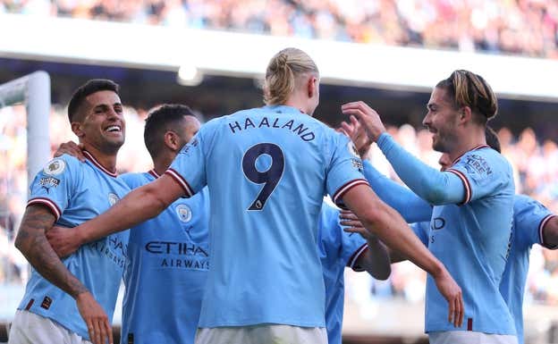 Haaland celebra un gol con sus compañeros.  GETTY