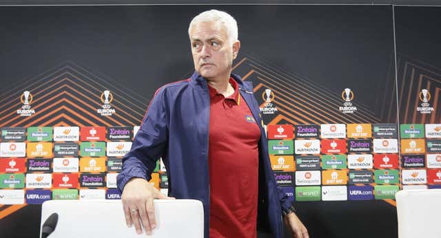 La sonrisa de José Mourinho que lo une a Sevilla