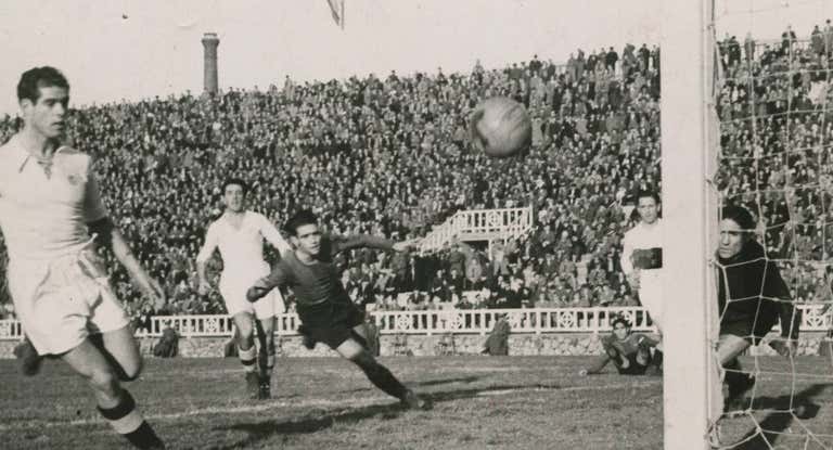Imagen del Barcelona - Real Madrid en Les Corts de la Copa de la Concordia.
