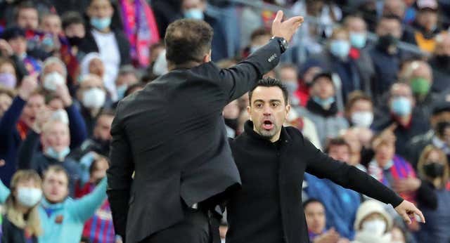 Xavi y Simeone se hacen trampas al solitario