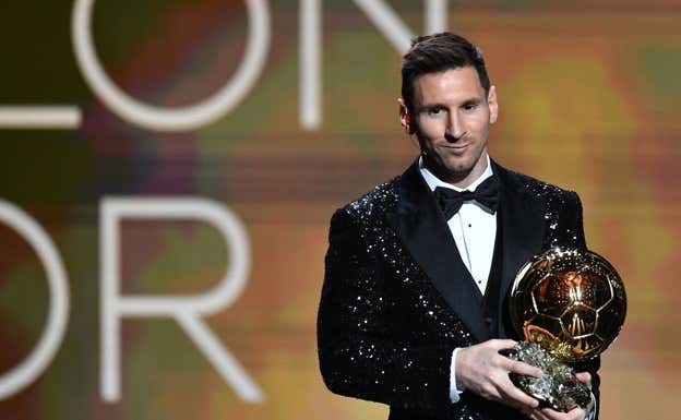 Messi recogiendo el Balón de Oro en 2021  GETTY