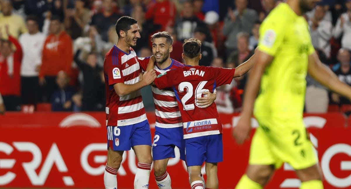 Los jugadores del Granada, celebran un gol en el partido ante el Sporting/Getty Images