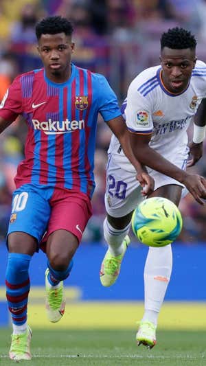 Ansu Fati y Vinicius Junior en el Clásico FC Barcelona - Real Madrid de la temporada 2020/2021. DAVID S. BUSTAMANTE / SOCCRATES / GETTY IMAGES
