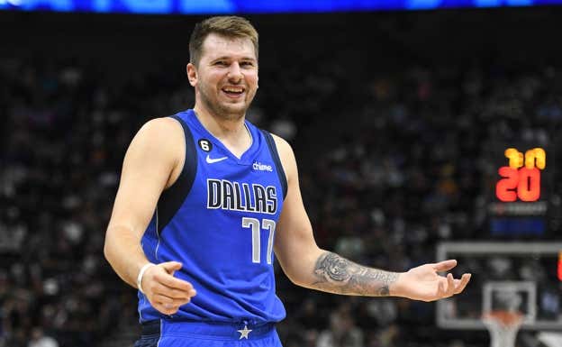 Luka Doncic durante un partido de la pretemporada de los Mavs.  GETTY IMAGES