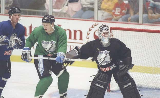 Manon Rhéaume, durante un partido con los Lightning en 1992. GETTY