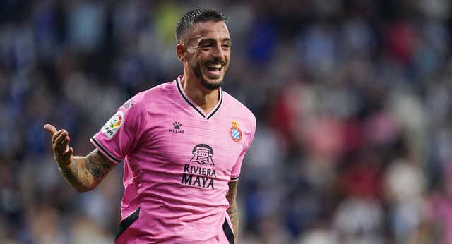Joselu no se rinde y ya es el máximo goleador español