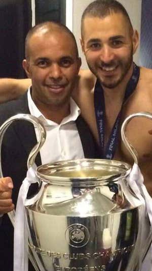 Karim Djaziri junto a Benzema.