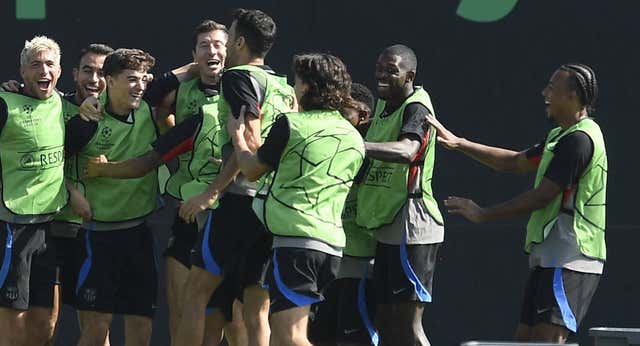 Los fichajes piden más barbacoas para convertir el vestuario en «una gran familia»