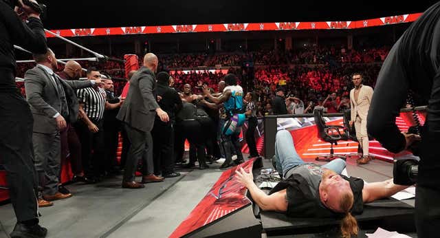 Lashley se venga de Lesnar y le cita para el WWE Crown Jewel