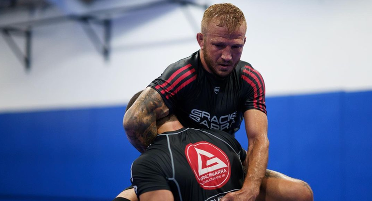 TJ Dillashaw durante un entrenamiento.
