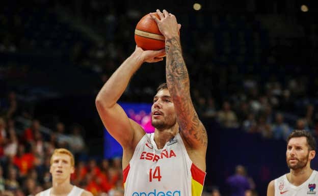 Willy Hernangómez lanza un tiro libre durante el Eurobasket del que fue MVP.  EFE