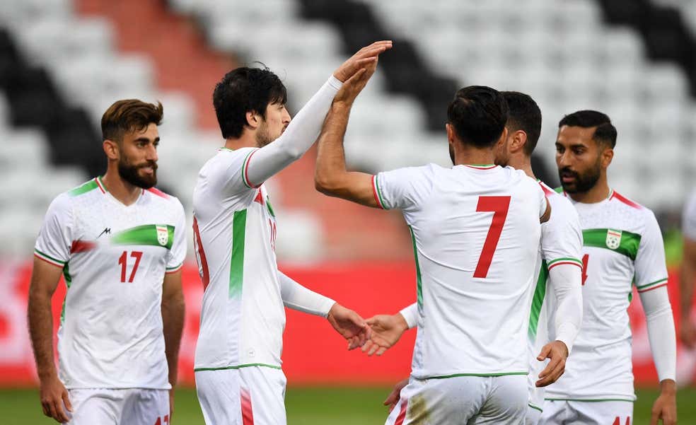 Deportistas iranís piden a la FIFA la expulsión de su selección de Catar
