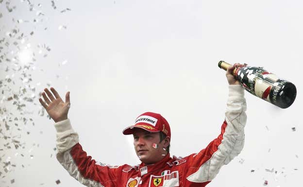 Kimi Raikkonen celebra su único título de F1 en el GP de Brasil 2007.  Getty Images