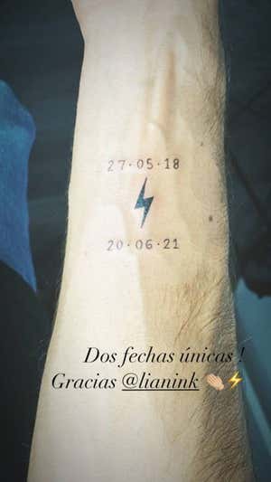 Tatuaje con la fecha de los dos últimos ascensos del Rayo Vallecano a Primera.  Instagram @oscarvalentin94
