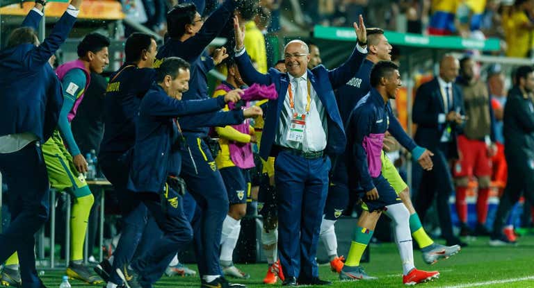 Jorge Célico celebra el tercer puesto en el Mundial Sub-20 de la selección ecuatoriana.