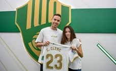 Clerc sorprende con un regalo a la aficionada que se desplomó en el Elche-Real Madrid