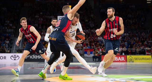 El Baskonia tumba al Madrid y la Liga Endesa se queda sin invictos
