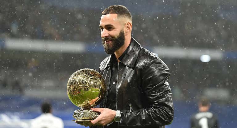Benzema, con el Balón de Oro.