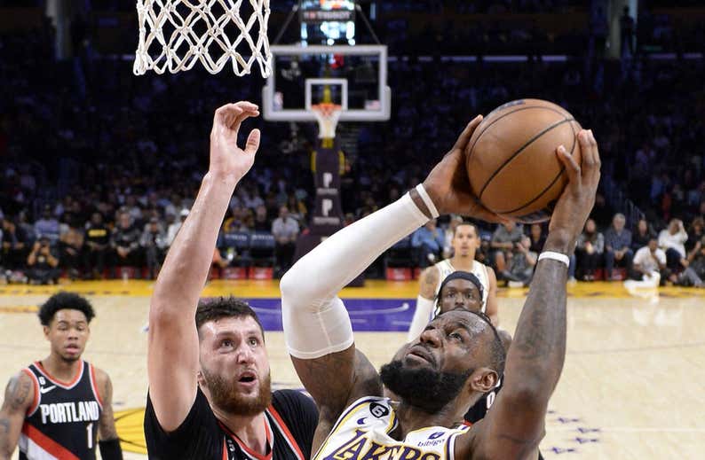 Los Lakers vuelven a caer: esta vez a manos de Lillard