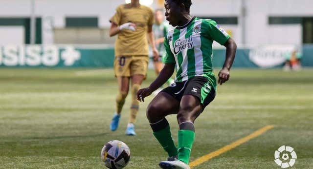 El Betis cambia el césped artificial por el natural… para el derbi sevillano