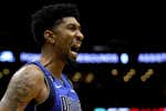Christian Wood, el mejor escudero de Luka Doncic en la NBA, sale desde el banquillo
