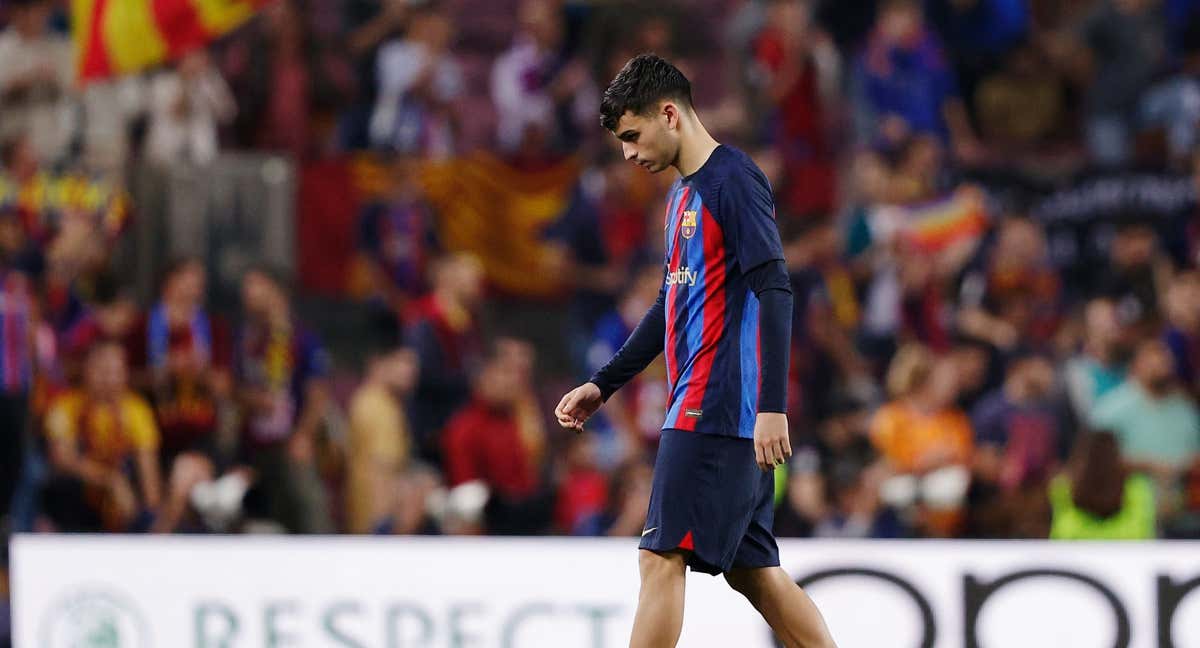 Pedri abatido después de la derrota ante el Bayern de Múnich en el Camp Nou.