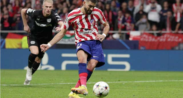 El penalti de Carrasco debió volverse a tirar y así lo dice la norma