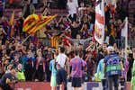 El Camp Nou sacó a los jugadores del vestuario tras la debacle